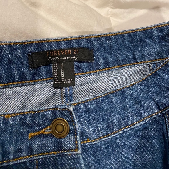 Floral embroidered jean skirt - Picture 3 of 4